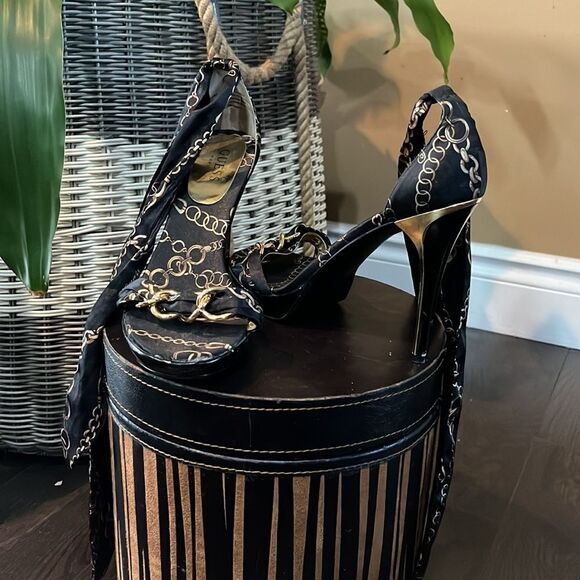 Guess sandals / Size 8 - Picture 13 of 15